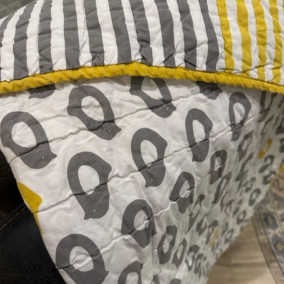 The Land of Nod Gray and Yellow Cotton Baby Blanket Quilt - Picture 5 of 6